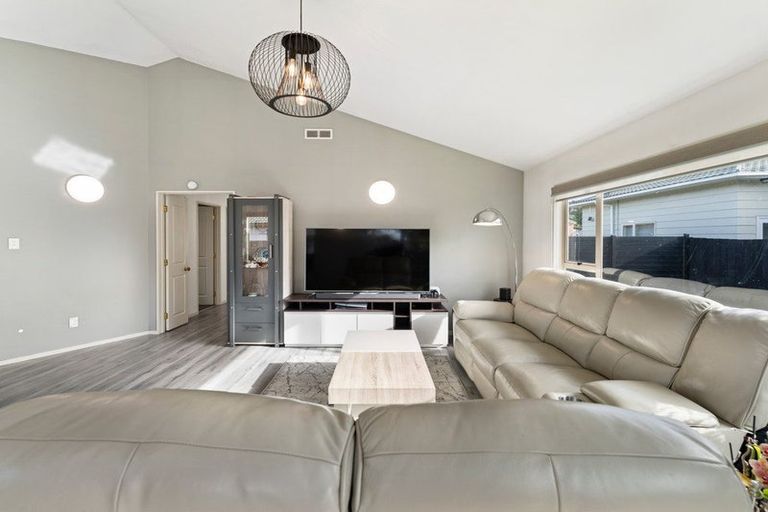 Photo of property in 75 Kamara Road, Glen Eden, Auckland, 0602