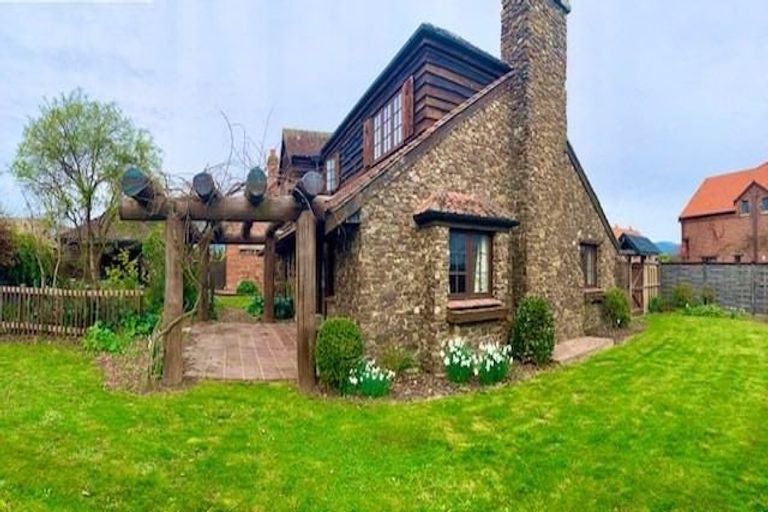 Photo of property in 8 Point Road, Monaco, Nelson, 7011