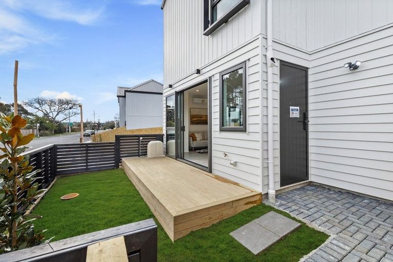 Photo of property in 56 Oreil Avenue, West Harbour, Auckland, 0618
