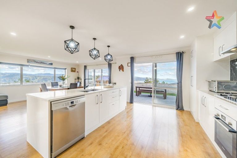 Photo of property in 2 Poto Road, Normandale, Lower Hutt, 5010