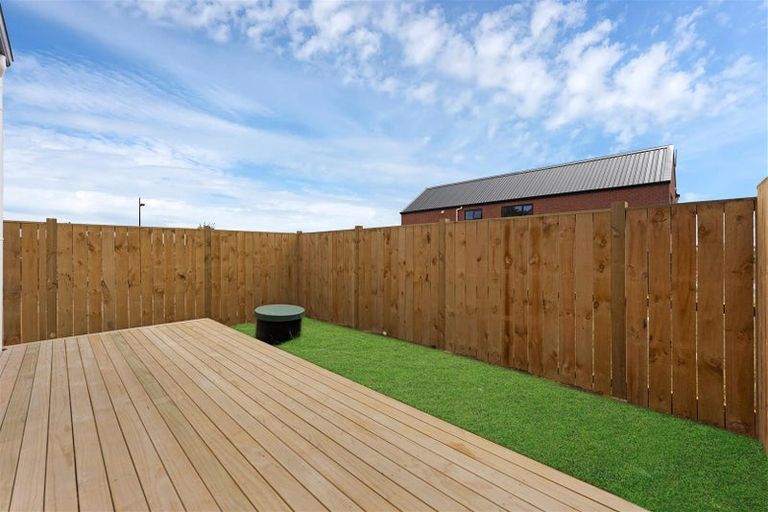 Photo of property in 12 Waimarie Drive, Karaka, 2578