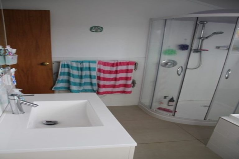 Photo of property in 32 Burbank Crescent, Churton Park, Wellington, 6037