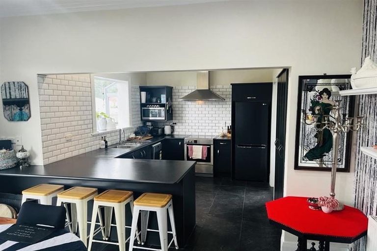 Photo of property in 8 Lyon Street, Marton, 4710
