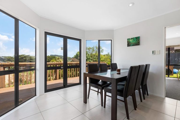 Photo of property in 6 Saunders Close, Whitby, Porirua, 5024