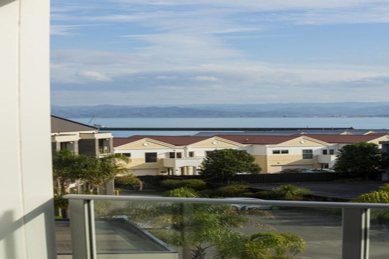 Photo of property in Marina View Apartments, 307/4 Reads Quay, Gisborne, 4010