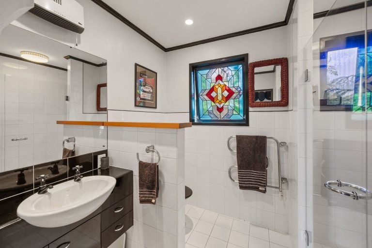 Photo of property in 15a Enfield Road, Hospital Hill, Napier, 4110