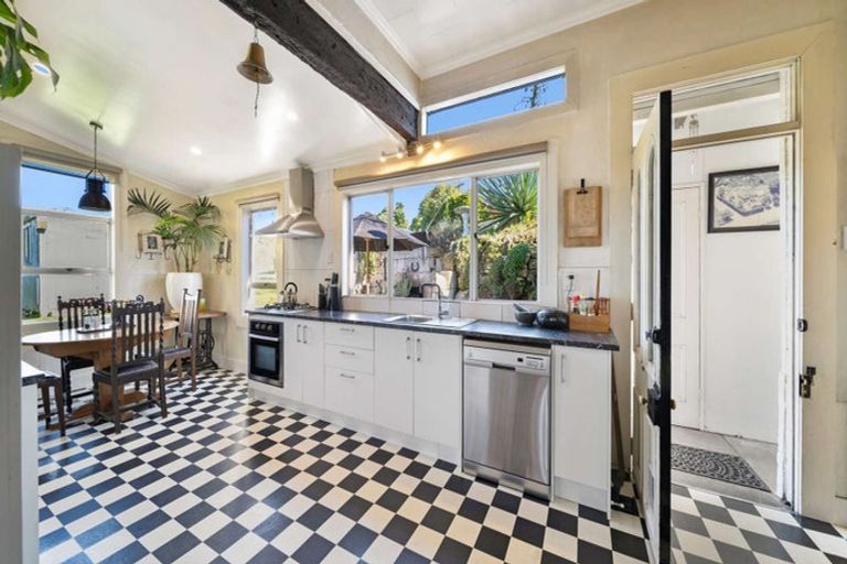 Photo of property in 1 Jessop Street, South Hill, Oamaru, 9400