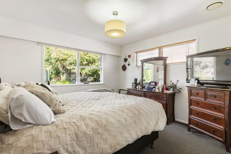 Photo of property in 10 Aplin Place, Birkdale, Auckland, 0626