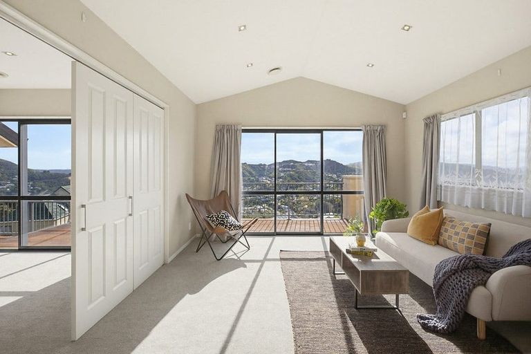 Photo of property in 17 Landsdowne Terrace, Karori, Wellington, 6012