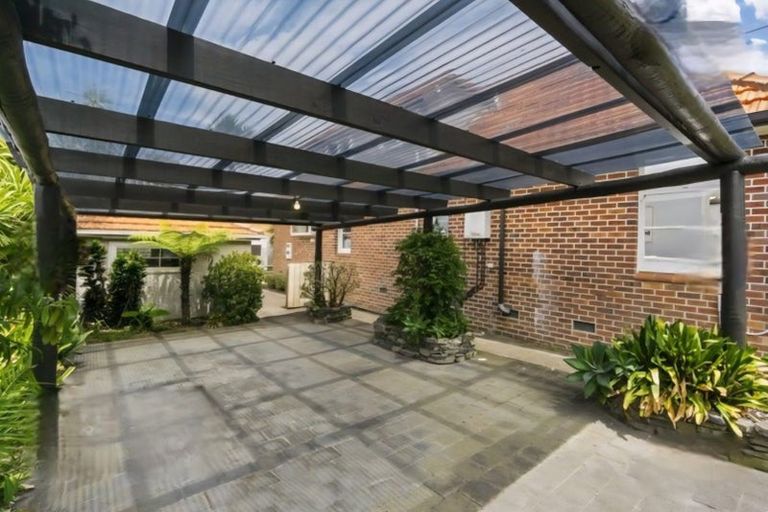 Photo of property in 31 Norwood Road, Bayswater, Auckland, 0622