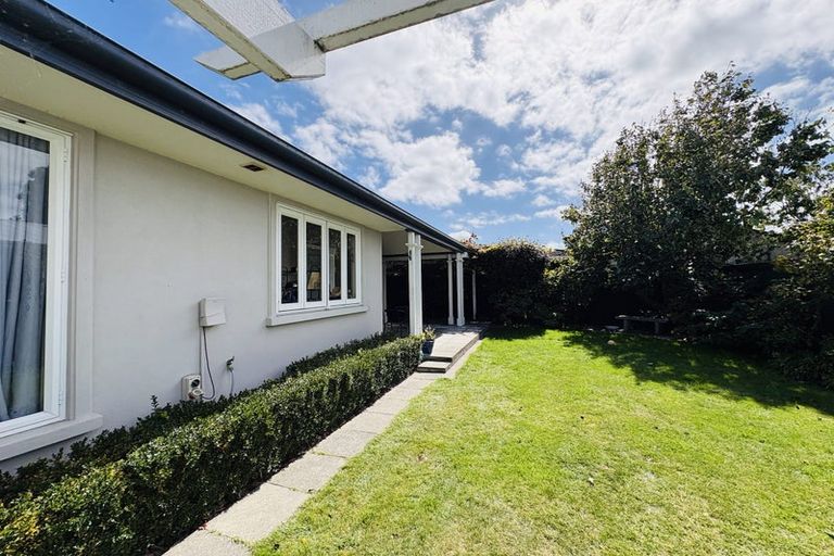 Photo of property in 6 Holly Court, Palmerston North, 4410