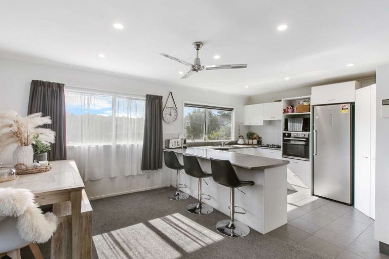 Photo of property in 4 Katrina Place, Massey, Auckland, 0614
