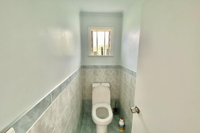 Photo of property in 19 Sunhaven Avenue, Glenfield, Auckland, 0629