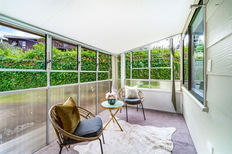 Photo of property in 2/19 Cassandra Grove, Totara Vale, Auckland, 0629