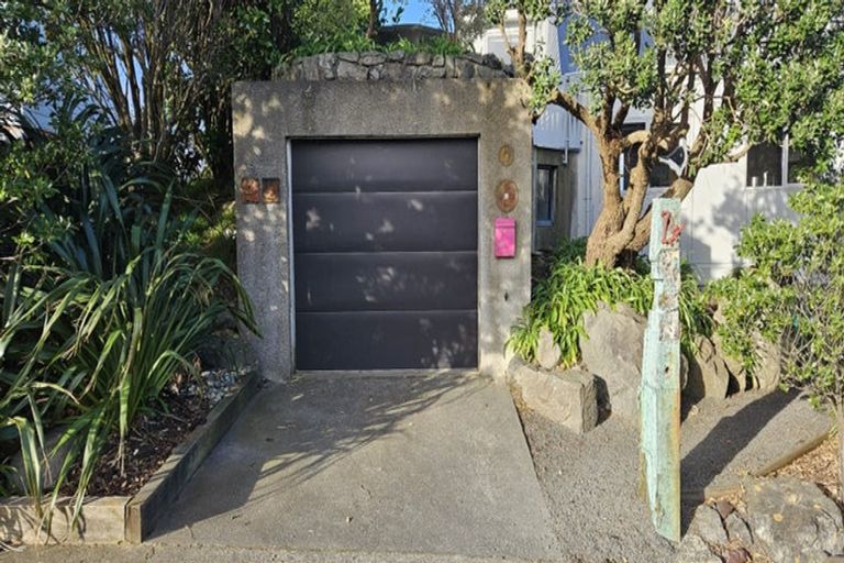 Photo of property in 74 Frobisher Street, Island Bay, Wellington, 6023