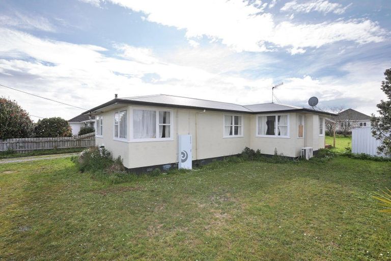 Photo of property in 11 Ngahina Street, Marton, 4710