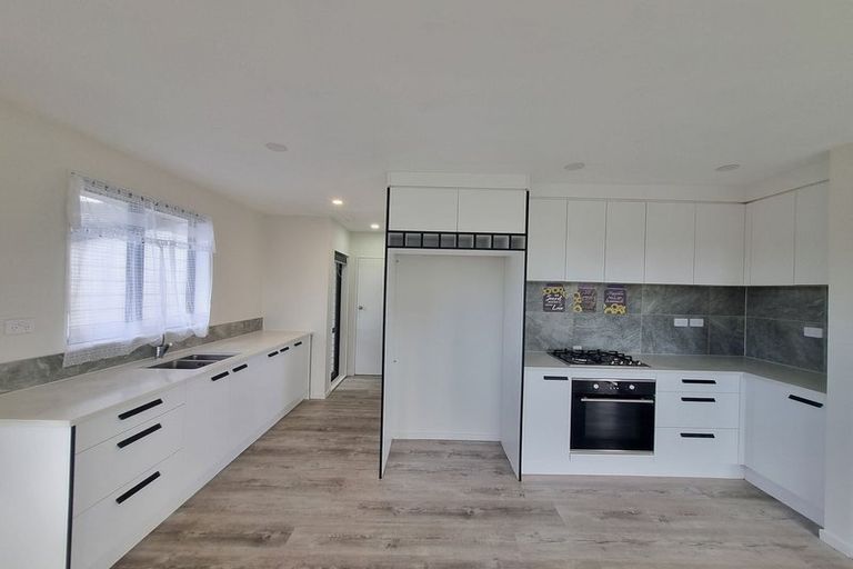 Photo of property in 2 Arnhem Place, Pukekohe, 2120