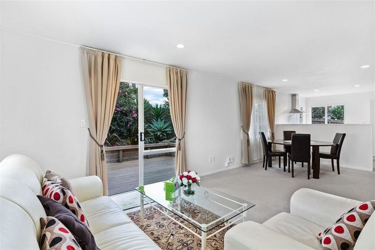 Photo of property in 51 Barbados Drive, Unsworth Heights, Auckland, 0632