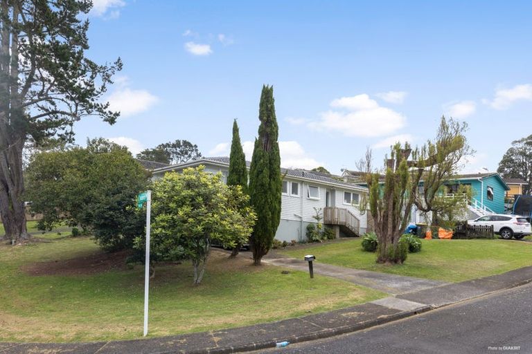 Photo of property in 31 Glenbervie Crescent, Massey, Auckland, 0614