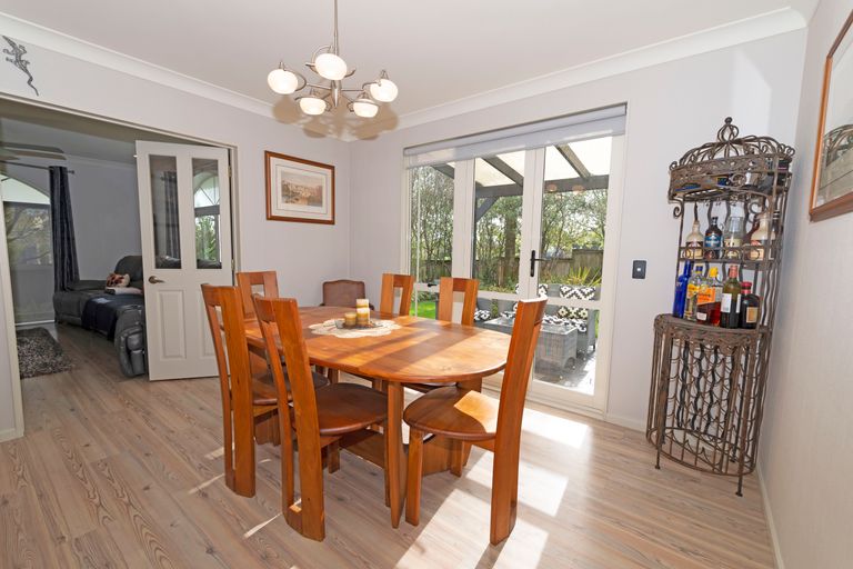 Photo of property in 3 Cognac Place, Henderson, Auckland, 0612