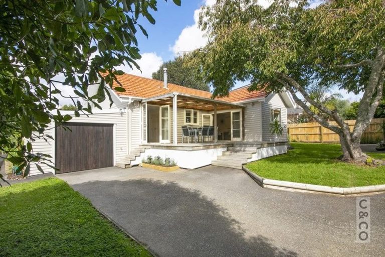 Photo of property in 43 Cambridge Road, Riverhead, 0820