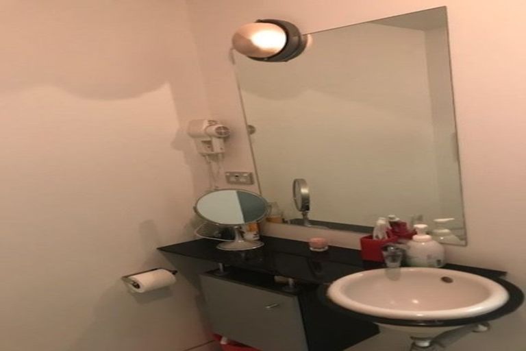 Photo of property in St Pauls Apartments, 93/43u Mulgrave Street, Thorndon, Wellington, 6011