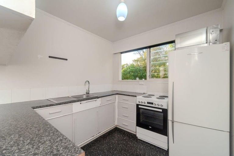 Photo of property in 106a Newlands Road, Newlands, Wellington, 6037