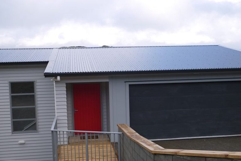 Photo of property in 25 Grumman Lane, Newlands, Wellington, 6037