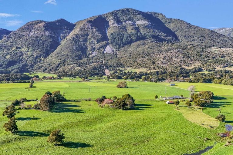 Photo of property in 230 Loop Road, East Takaka, Takaka, 7183