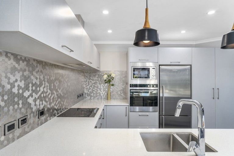 Photo of property in 2 Oscar Place, Whitianga, 3510