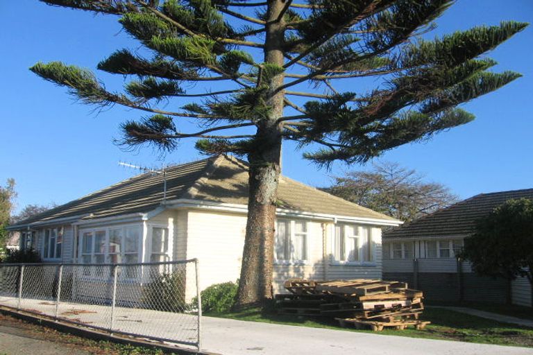 Photo of property in 41 Exeter Crescent, Takaro, Palmerston North, 4412