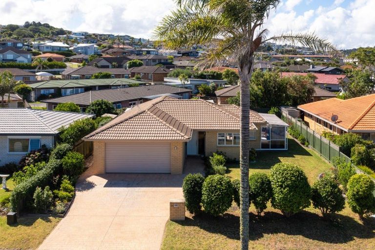 Photo of property in 94 Lakeside Drive, Orewa, 0931