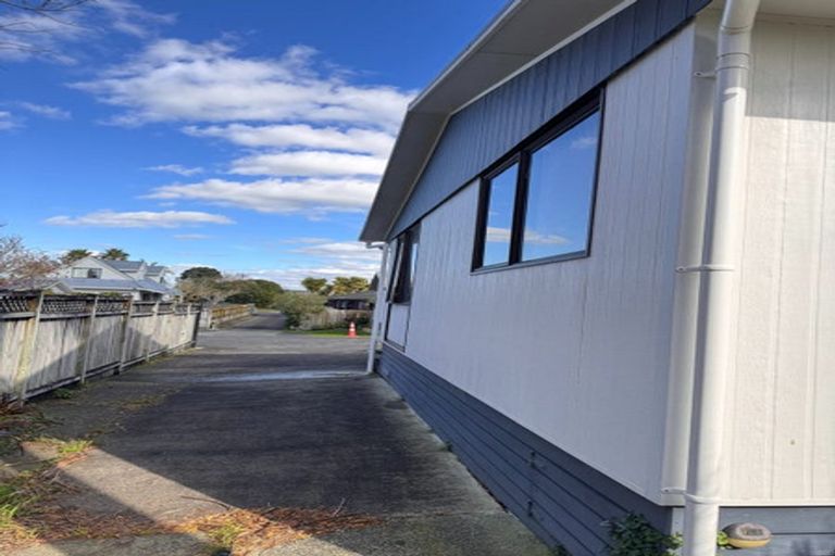 Photo of property in 2/141 Carnoustie Drive, Wattle Downs, Auckland, 2103