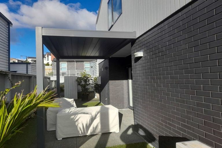 Photo of property in 3 Maureen Close, East Tamaki Heights, Auckland, 2016