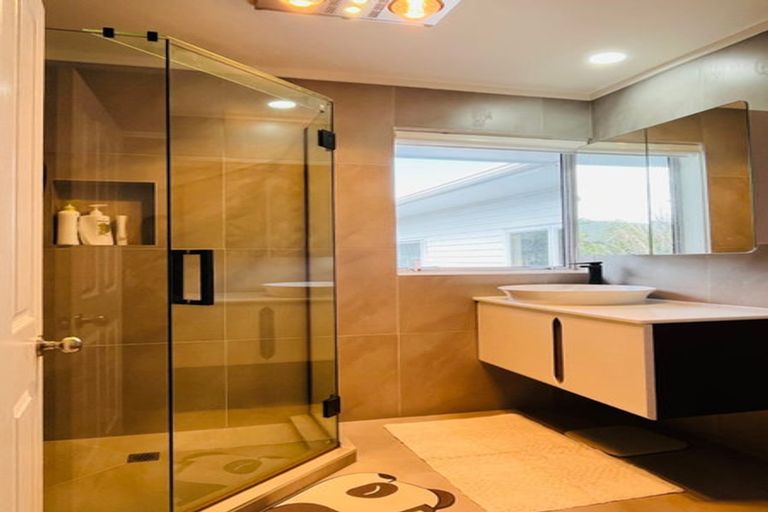 Photo of property in 21 Bleakhouse Road, Howick, Auckland, 2014