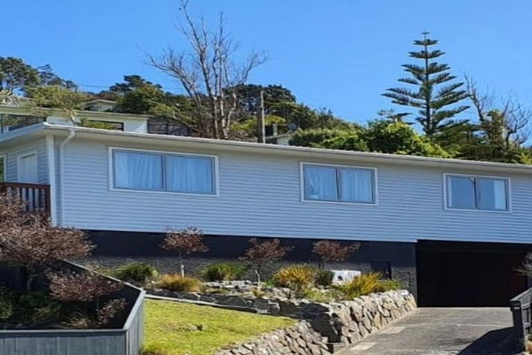 Photo of property in 137a Newlands Road, Newlands, Wellington, 6037