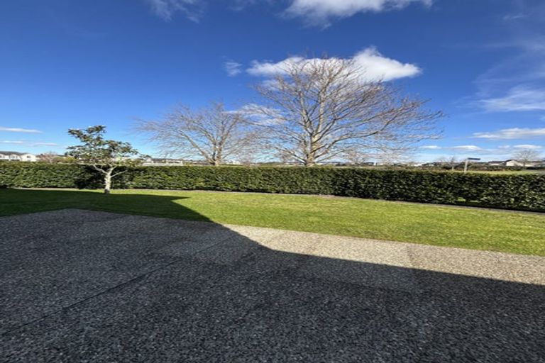 Photo of property in 1 Pickaberry Avenue, Karaka, Papakura, 2113