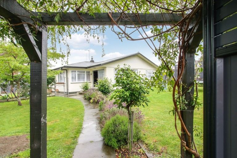 Photo of property in 6 Oxford Street, Taradale, Napier, 4112