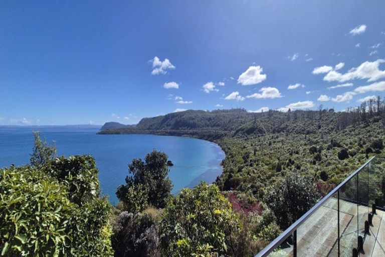 Photo of property in 33 Whakamoenga Point, Acacia Bay, Taupo, 3385