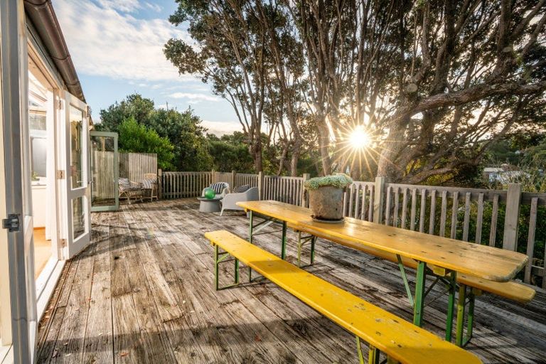 Photo of property in 16 Mariri Road, Kelburn, Wellington, 6012