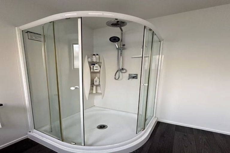 Photo of property in 10 Granville Drive, Massey, Auckland, 0614