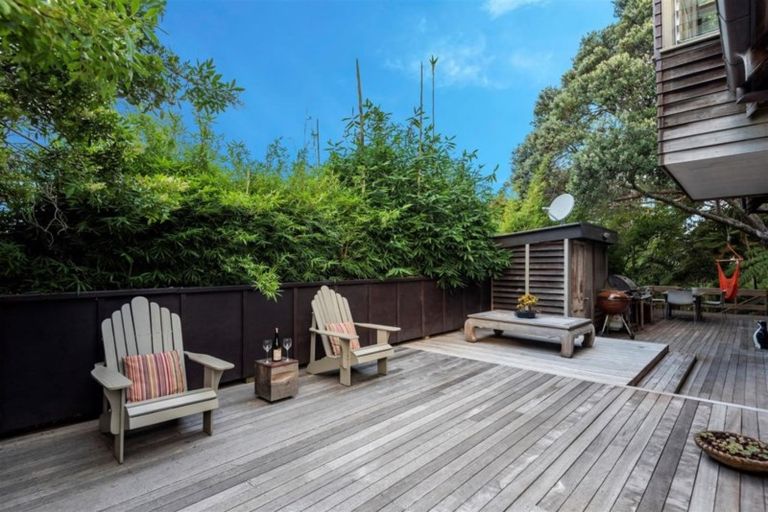 Photo of property in 22 Glade Place, Birkenhead, Auckland, 0626