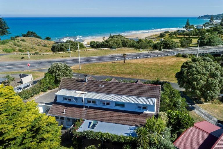 Photo of property in 9 Moana Road, Okitu, Gisborne, 4010