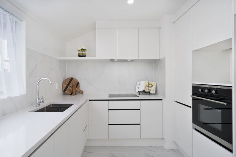 Photo of property in 2/5 Newington Road, Henderson, Auckland, 0612