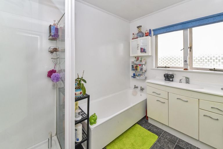 Photo of property in 12 Bexley Place, Pahurehure, Papakura, 2113
