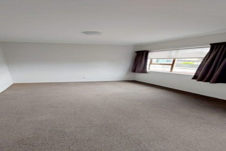 Photo of property in 54 Makora Road, Massey, Auckland, 0614