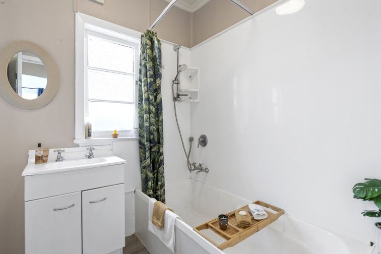 Photo of property in 42 Lincoln Avenue, Tawa, Wellington, 5028