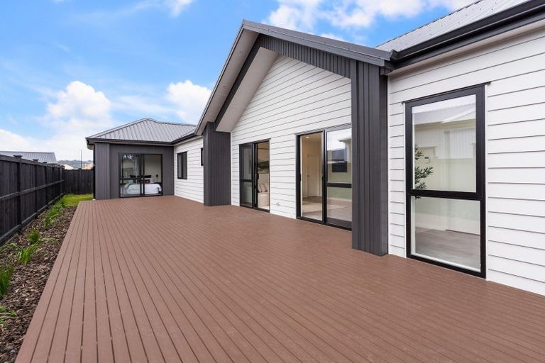 Photo of property in 11 Arahi Road, Clevedon, 2582
