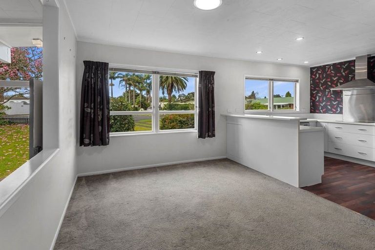 Photo of property in 10 Windsor Avenue, Waikanae, 5036