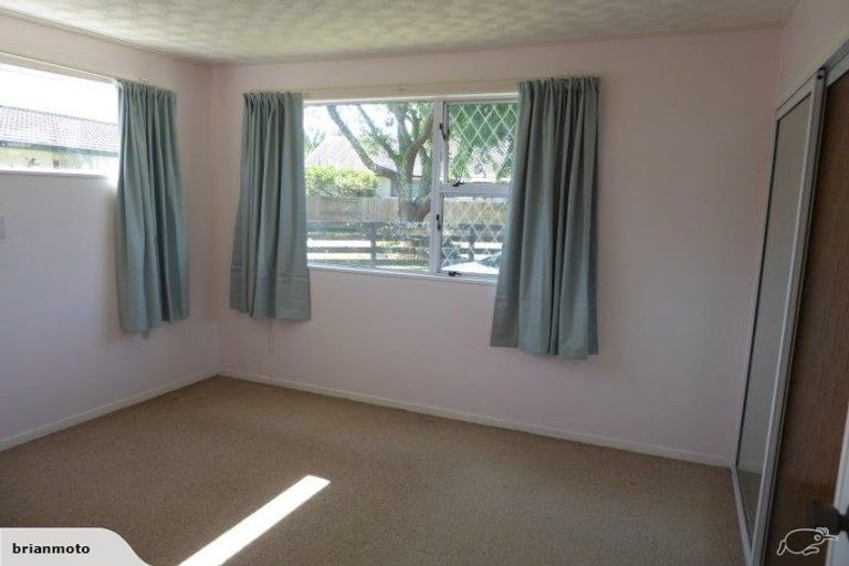 Photo of property in 44 Escort Grove, Awapuni, Palmerston North, 4412